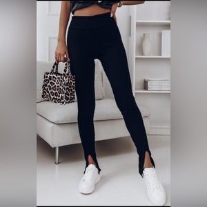 Ribbed front slit leggings
